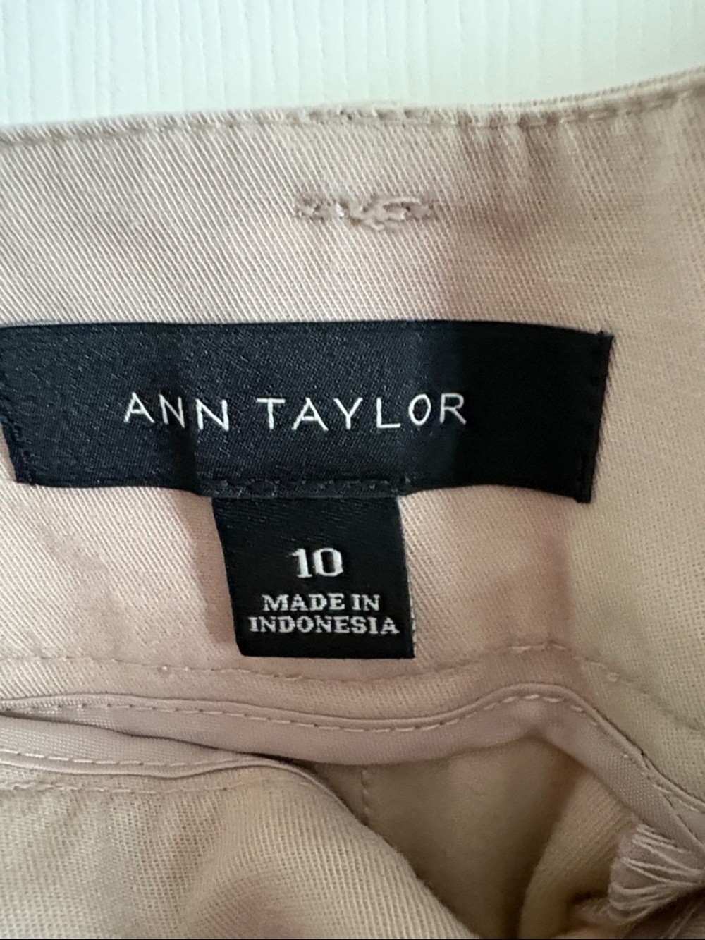 Ann Taylor Boardwalk Bermuda light tan size 10 - Picture 3 of 6